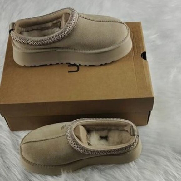 UGG Women's Cream Platform Shoes - Picture 7 of 8